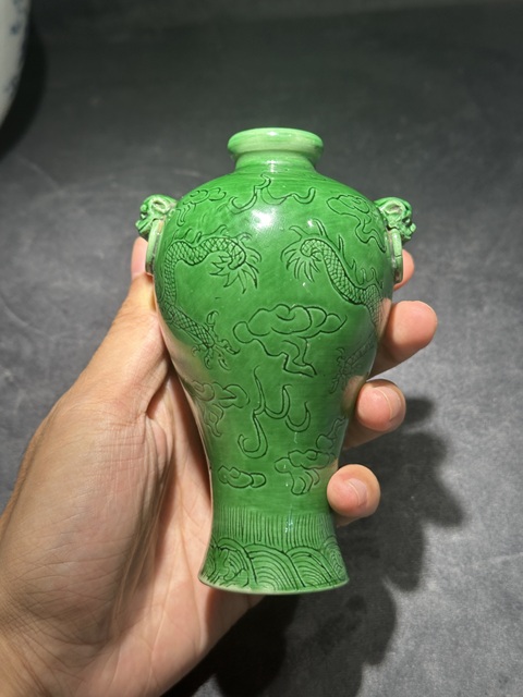 古玩陶瓷雙鋪首綠釉龍紋梅瓶真品鑒賞圖