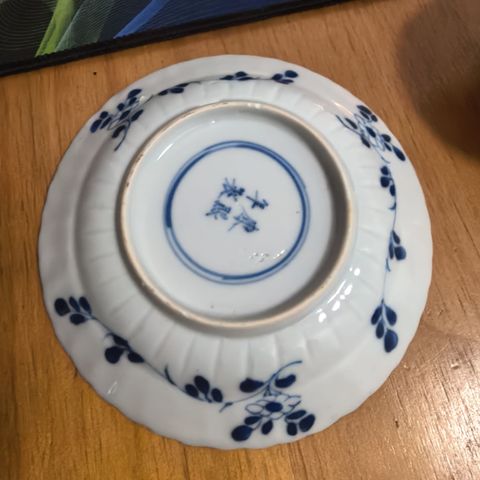 古玩陶瓷魚藻紋青花杯盤真品鑒賞圖