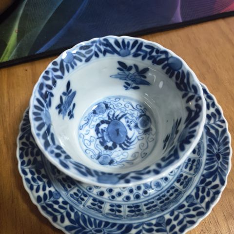 古玩陶瓷魚藻紋青花杯盤真品鑒賞圖