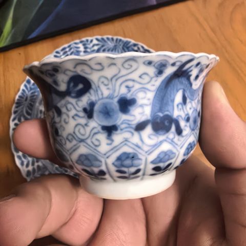 古玩陶瓷魚藻紋青花杯盤真品鑒賞圖