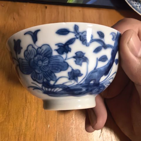 古玩陶瓷花卉紋青花茶圓真品鑒賞圖
