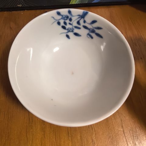 古玩陶瓷花卉紋青花茶圓真品鑒賞圖