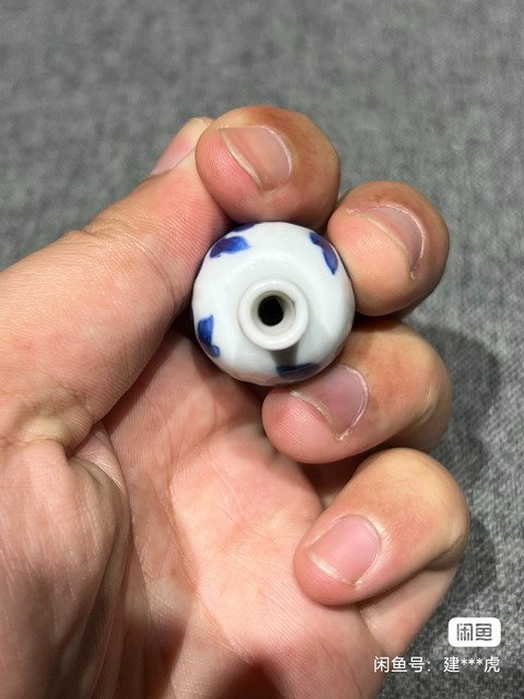 古玩陶瓷花卉紋青花瓶真品鑒賞圖