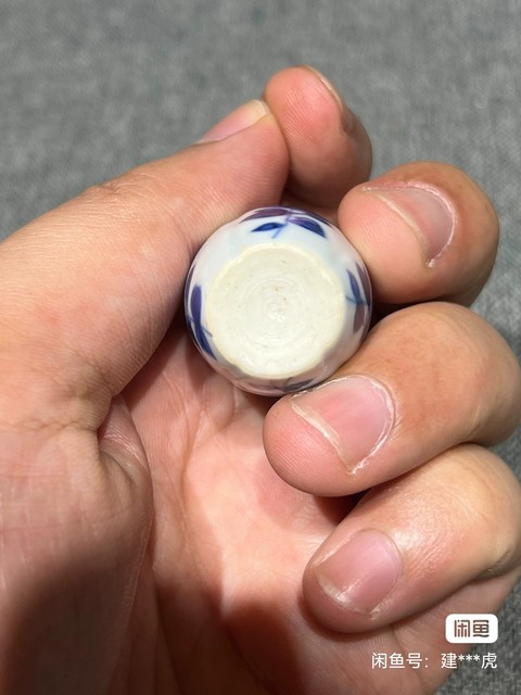古玩陶瓷花卉紋青花瓶真品鑒賞圖