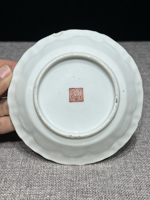古玩陶瓷咸豐西廂記粉彩盤真品鑒賞圖
