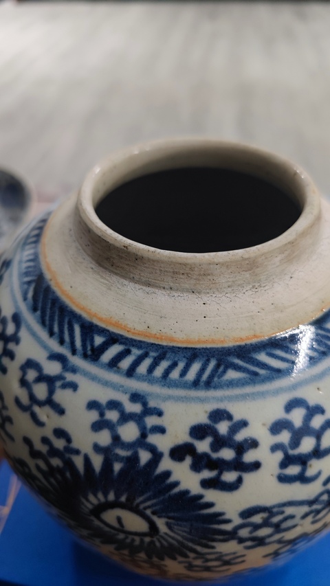 古玩陶瓷青花纏枝花卉紋罐真品鑒賞圖