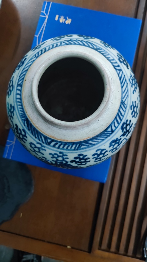 古玩陶瓷青花纏枝花卉紋罐真品鑒賞圖