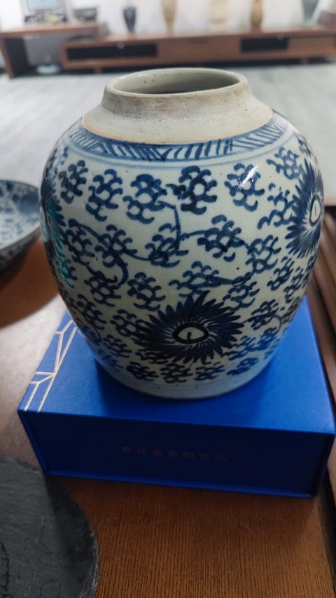 古玩陶瓷青花纏枝花卉紋罐真品鑒賞圖
