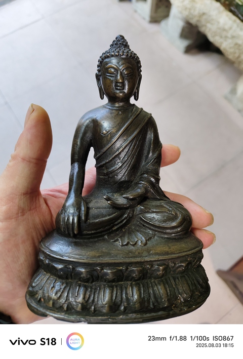 古玩銅器釋迦牟尼佛像真品鑒賞圖