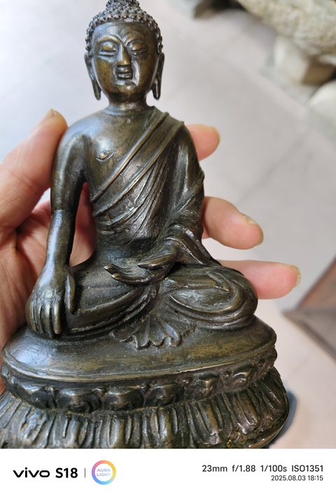 古玩銅器釋迦牟尼佛像真品鑒賞圖