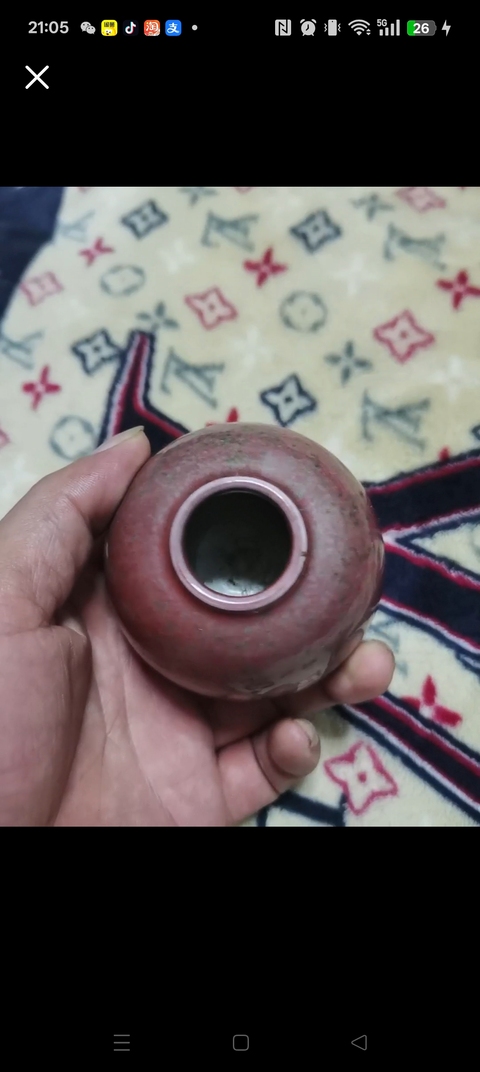 古玩陶瓷紅釉水呈真品鑒賞圖