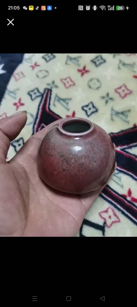 古玩陶瓷紅釉水呈真品鑒賞圖