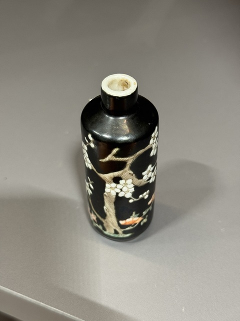 古玩陶瓷鼻煙壺真品鑒賞圖