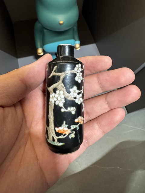 古玩陶瓷鼻煙壺真品鑒賞圖