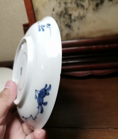 古玩陶瓷花卉紋青花盤真品鑒賞圖