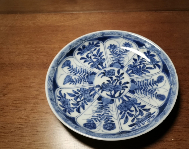 古玩陶瓷花卉紋青花盤真品鑒賞圖