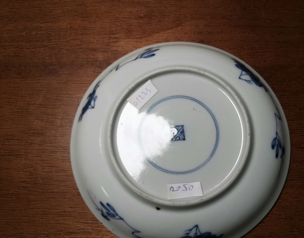 古玩陶瓷花卉紋青花盤真品鑒賞圖