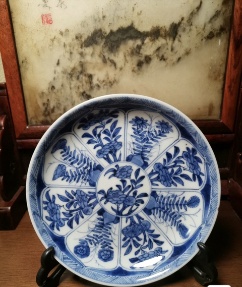 古玩陶瓷花卉紋青花盤真品鑒賞圖