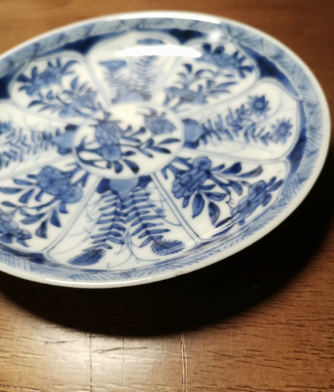 古玩陶瓷花卉紋青花盤真品鑒賞圖