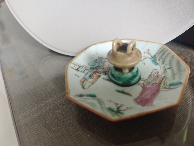 古玩陶瓷粉彩人物故事紋香插，模糊，偏老真品鑒賞圖