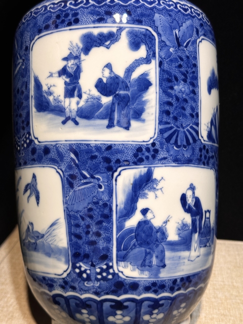 古玩陶瓷青花開光人物故事紋棒槌瓶真品鑒賞圖