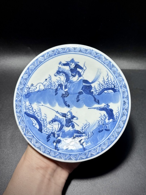 古玩陶瓷清光緒·外紫金釉內青花“狩獵圖”人物故事紋盤拍賣，當前價格1388元