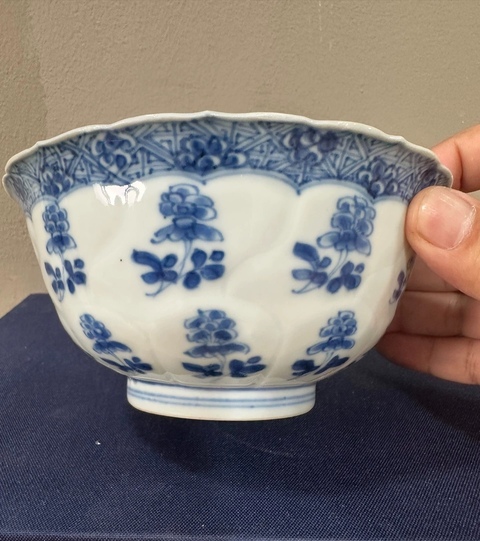 古玩陶瓷青花花卉紋模印碗真品鑒賞圖
