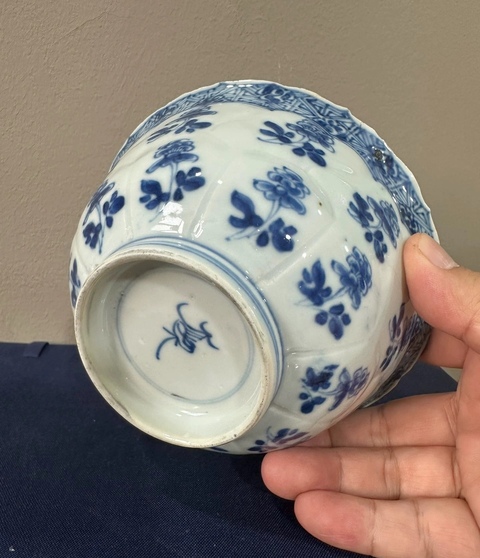 古玩陶瓷青花花卉紋模印碗真品鑒賞圖