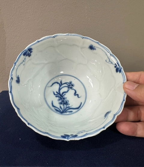 古玩陶瓷青花花卉紋模印碗真品鑒賞圖