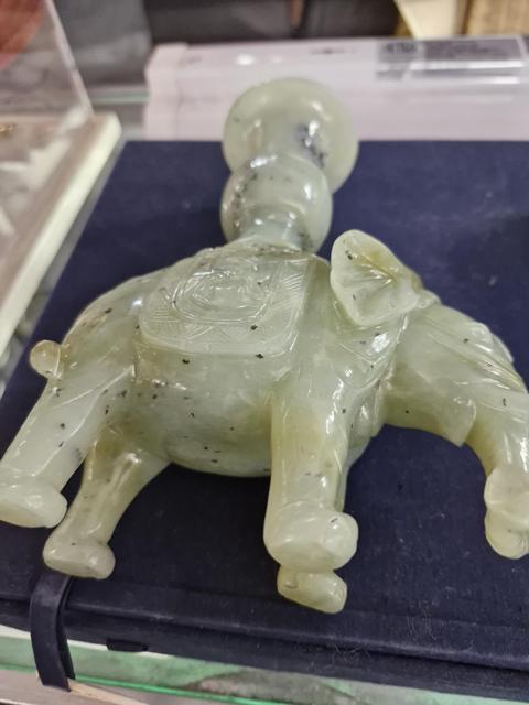 古玩玉器岫玉雕“太平有象”擺件真品鑒賞圖