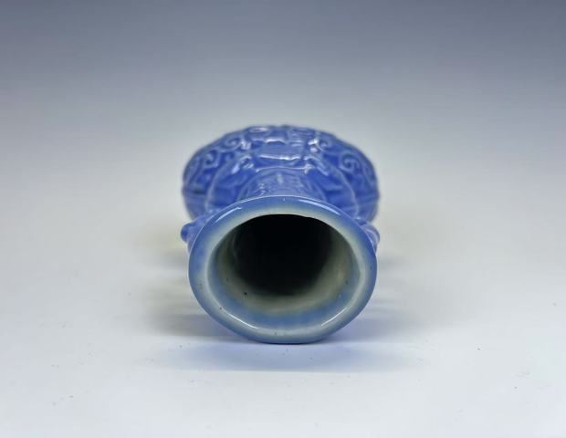 古玩陶瓷晚清·藍(lán)釉香草龍紋瓶拍賣，當(dāng)前價(jià)格188元