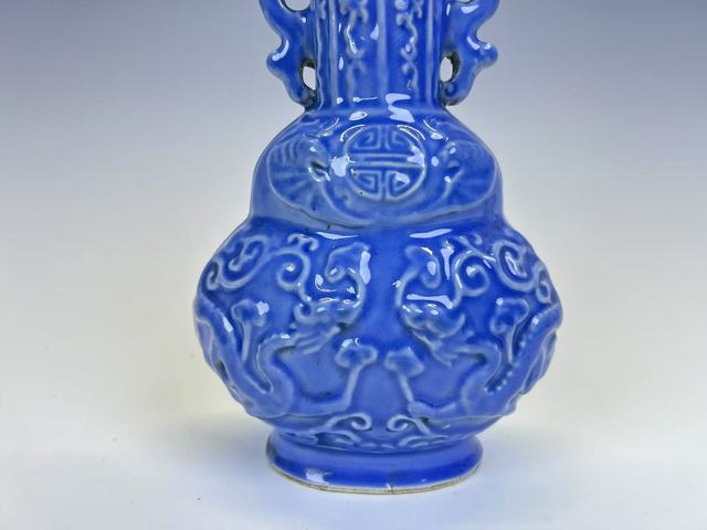 古玩陶瓷晚清·藍(lán)釉香草龍紋瓶拍賣，當(dāng)前價(jià)格188元