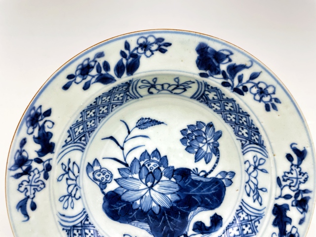 古玩陶瓷清康熙·青花荷花折沿盤拍賣，當前價格0元