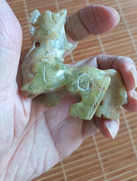 古玩玉器岫巖玉瑞獸真品鑒賞圖