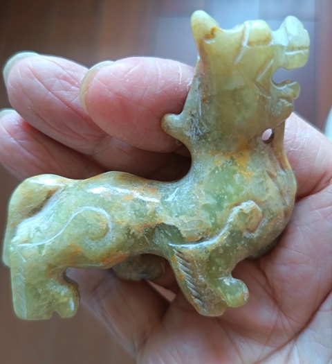 古玩玉器岫巖玉瑞獸真品鑒賞圖