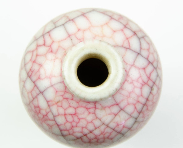 古玩陶瓷紅哥釉鼻煙壺真品鑒賞圖