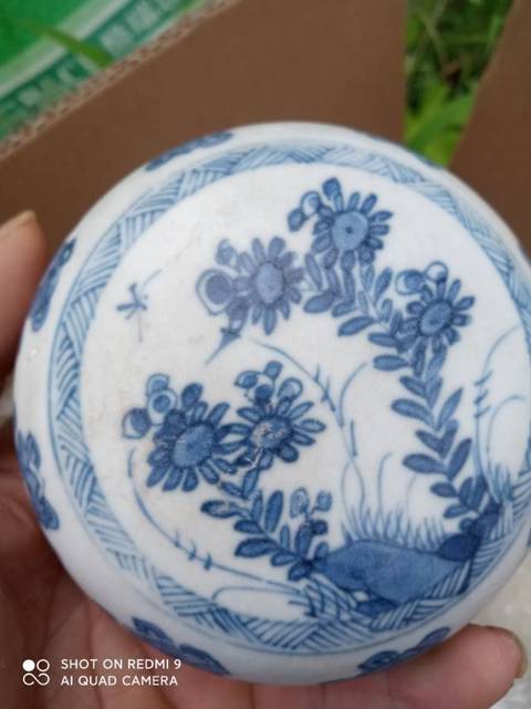 古玩陶瓷花卉紋青花粉盒真品鑒賞圖