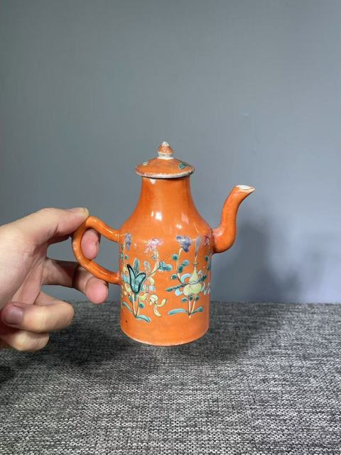 古玩陶瓷（清晚期）珊湖紅粉彩花卉雜寶紋執壺拍賣，當前價格0元