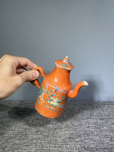 古玩陶瓷（清晚期）珊湖紅粉彩花卉雜寶紋執壺拍賣，當前價格0元
