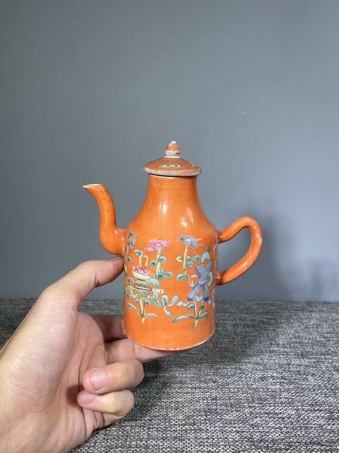 古玩陶瓷（清晚期）珊湖紅粉彩花卉雜寶紋執壺拍賣，當前價格0元