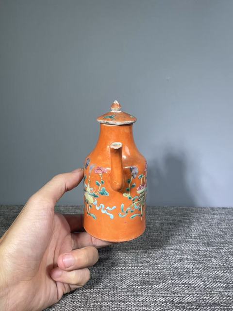 古玩陶瓷（清晚期）珊湖紅粉彩花卉雜寶紋執壺拍賣，當前價格0元