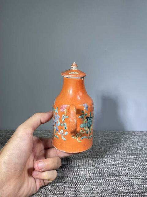 古玩陶瓷（清晚期）珊湖紅粉彩花卉雜寶紋執壺拍賣，當前價格0元