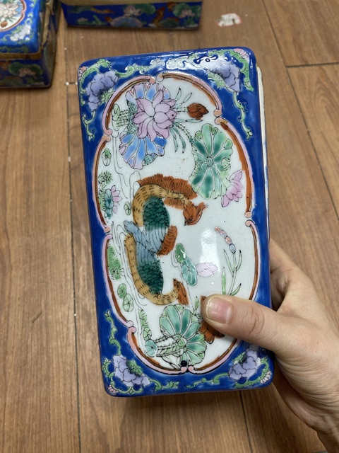 古玩陶瓷花鳥(niǎo)紋蓋盒真品鑒賞圖