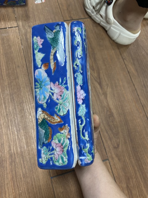 古玩陶瓷花鳥(niǎo)紋蓋盒真品鑒賞圖