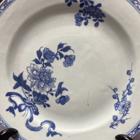 古玩陶瓷折枝花卉紋青花盤真品鑒賞圖