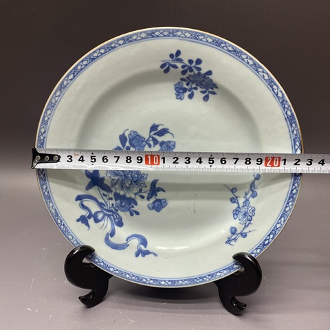 古玩陶瓷折枝花卉紋青花盤真品鑒賞圖