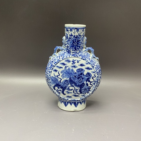 古玩陶瓷獅紋青花抱月瓶真品鑒賞圖