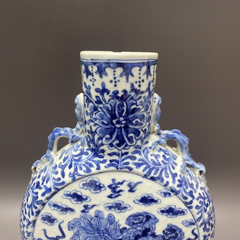 古玩陶瓷獅紋青花抱月瓶真品鑒賞圖