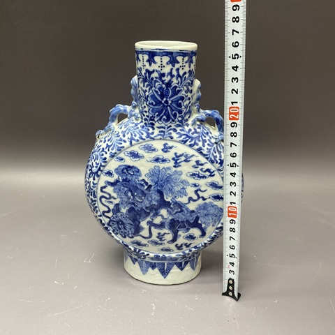 古玩陶瓷獅紋青花抱月瓶真品鑒賞圖