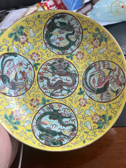 古玩陶瓷清光緒黃地粉彩龍鳳呈祥紋盤真品鑒賞圖